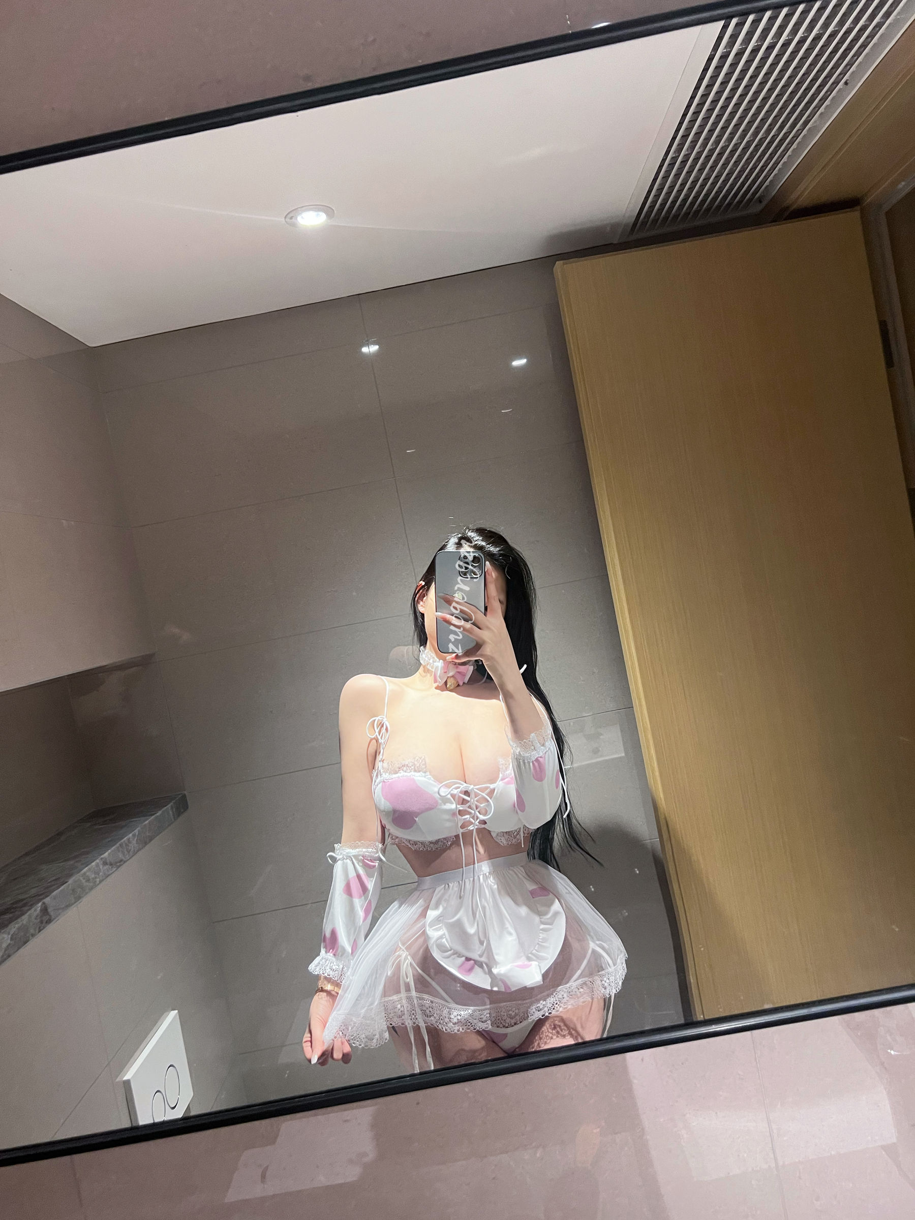 [福利COS] 美臀女神左公子666 - 情趣连体（23P）