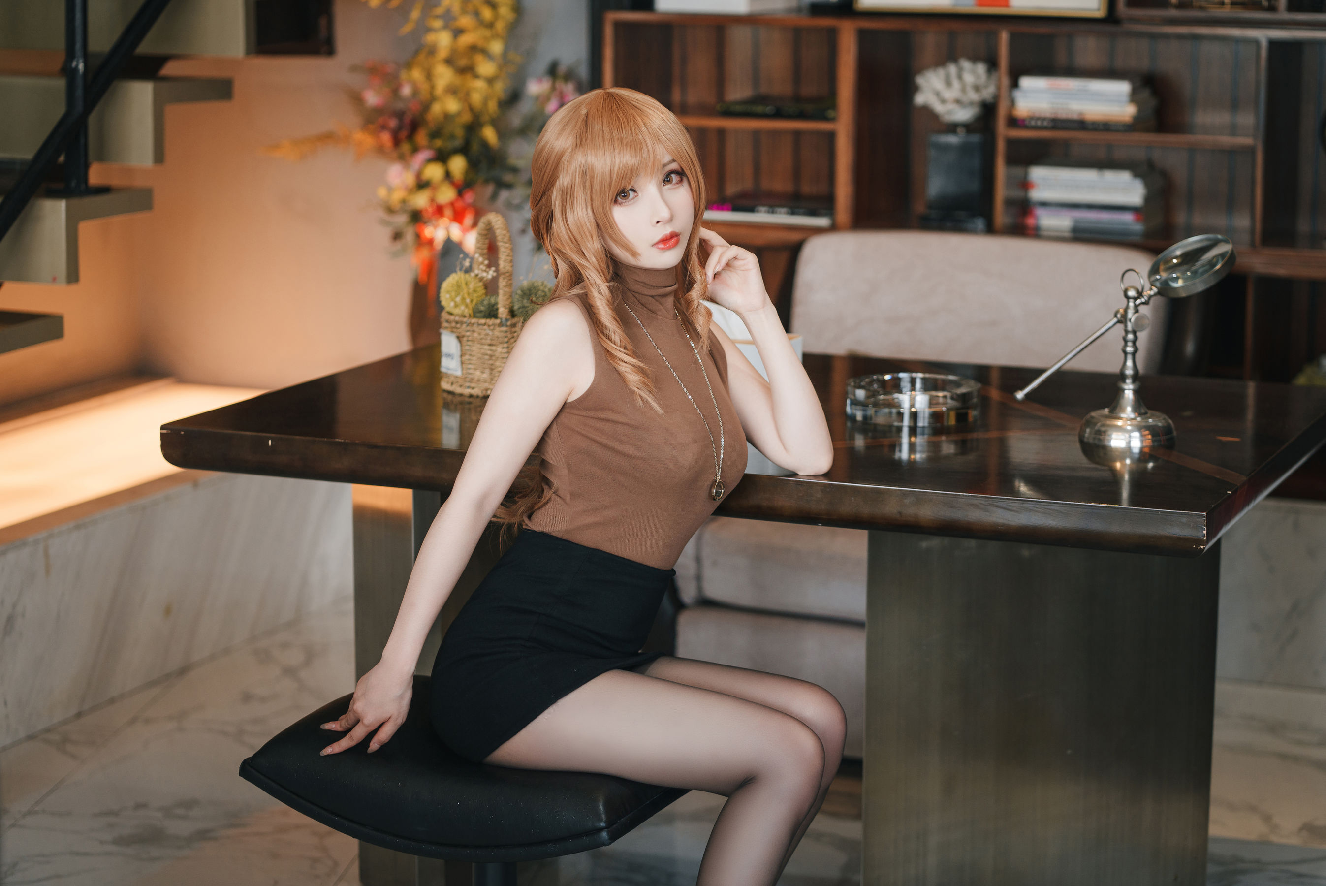 [福利COS] COS福利rioko凉凉子(肉扣热热子) - 人妻的一天-公司篇（22P）