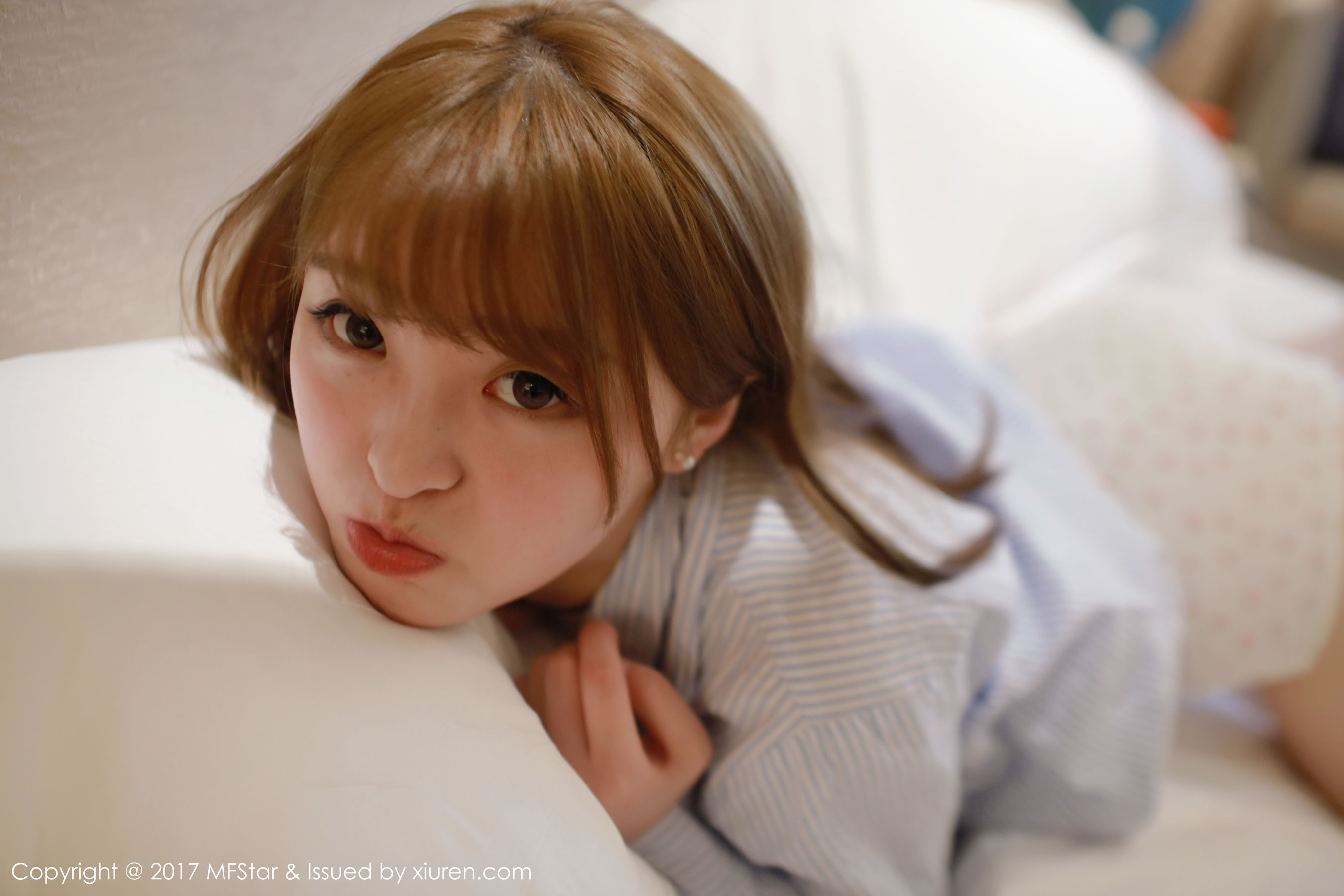 伊小七MoMo《草莓内裤+衬衫系列》 [模范学院MFStar] Vol.096（60P）