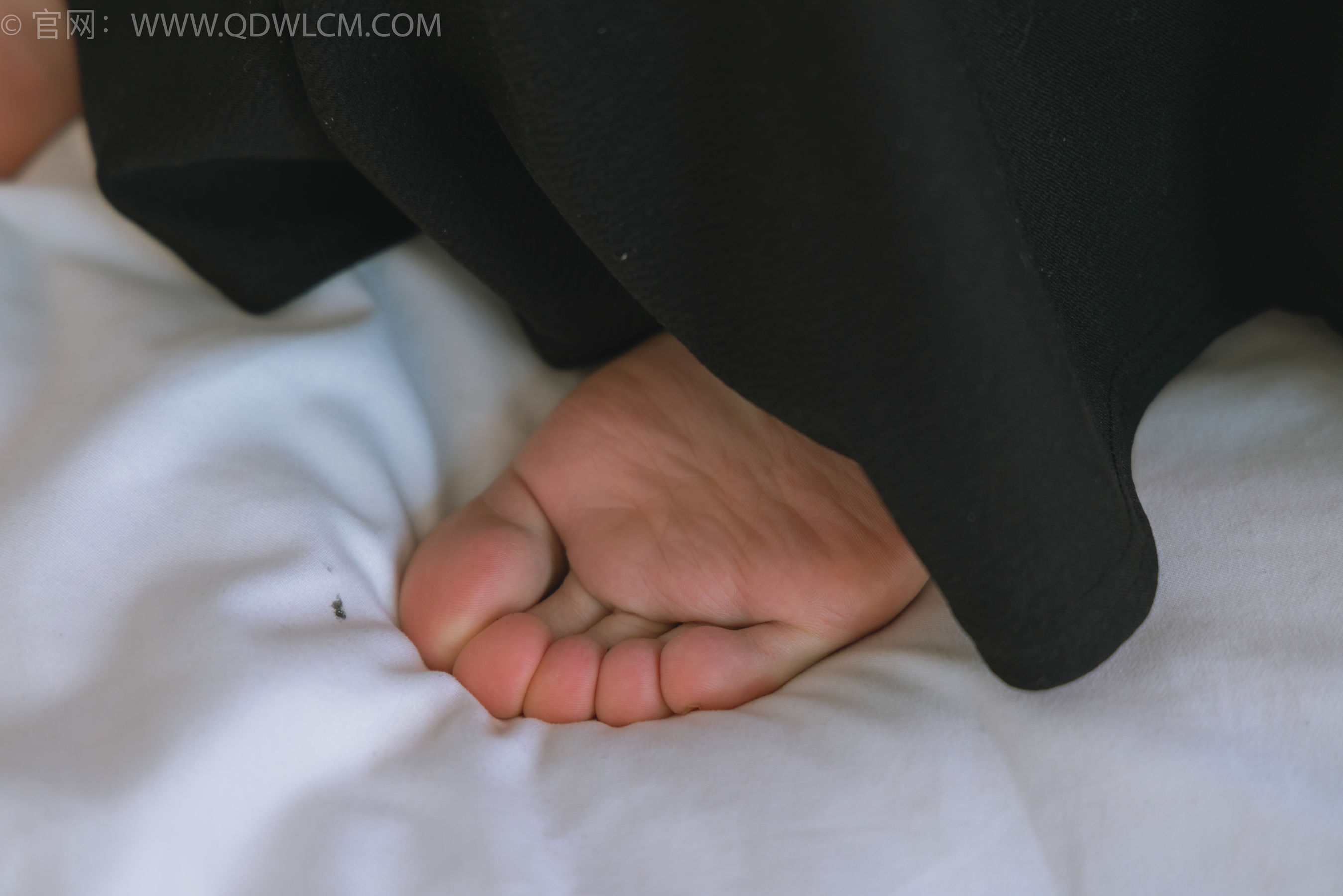 物恋传媒 No.1532 琪琪-黑色的花（150P）