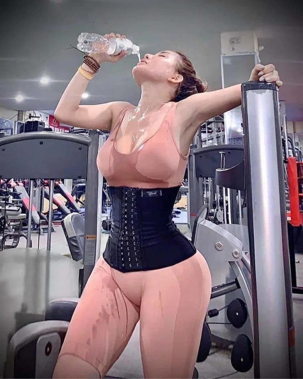 【美图图鉴】美臀图鉴 第74期（50P）