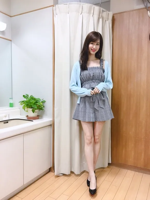 阿部菜渚美 ビジネスクリックキャスターの泳装写真 21P