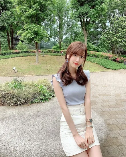 阿部菜渚美 ビジネスクリックキャスターの泳装写真 21P