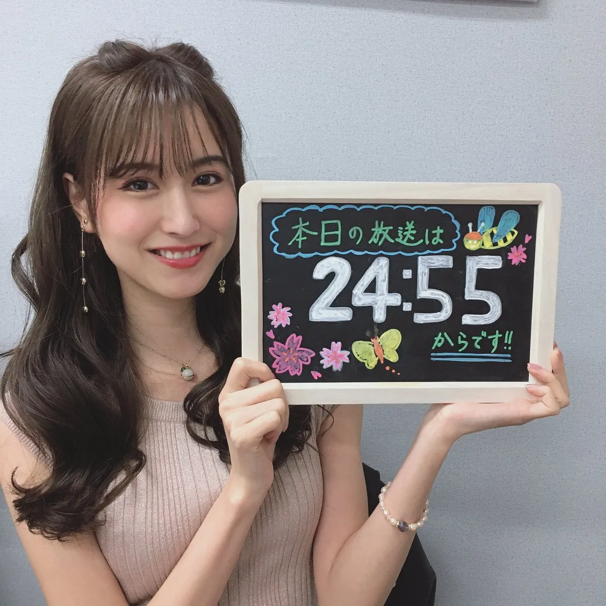 阿部菜渚美 ビジネスクリックキャスターの泳装写真 21P