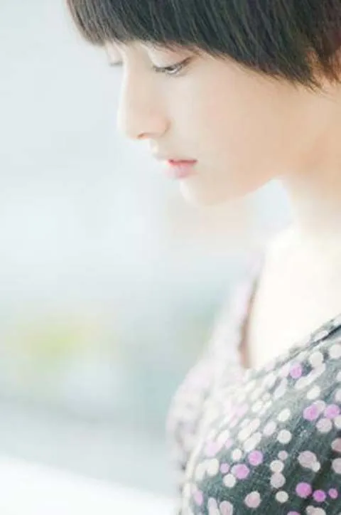 早見あかり　グラビアと谷間画像　22P