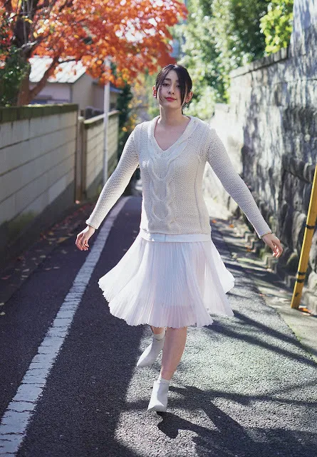 早見あかり　グラビアと谷間画像　22P