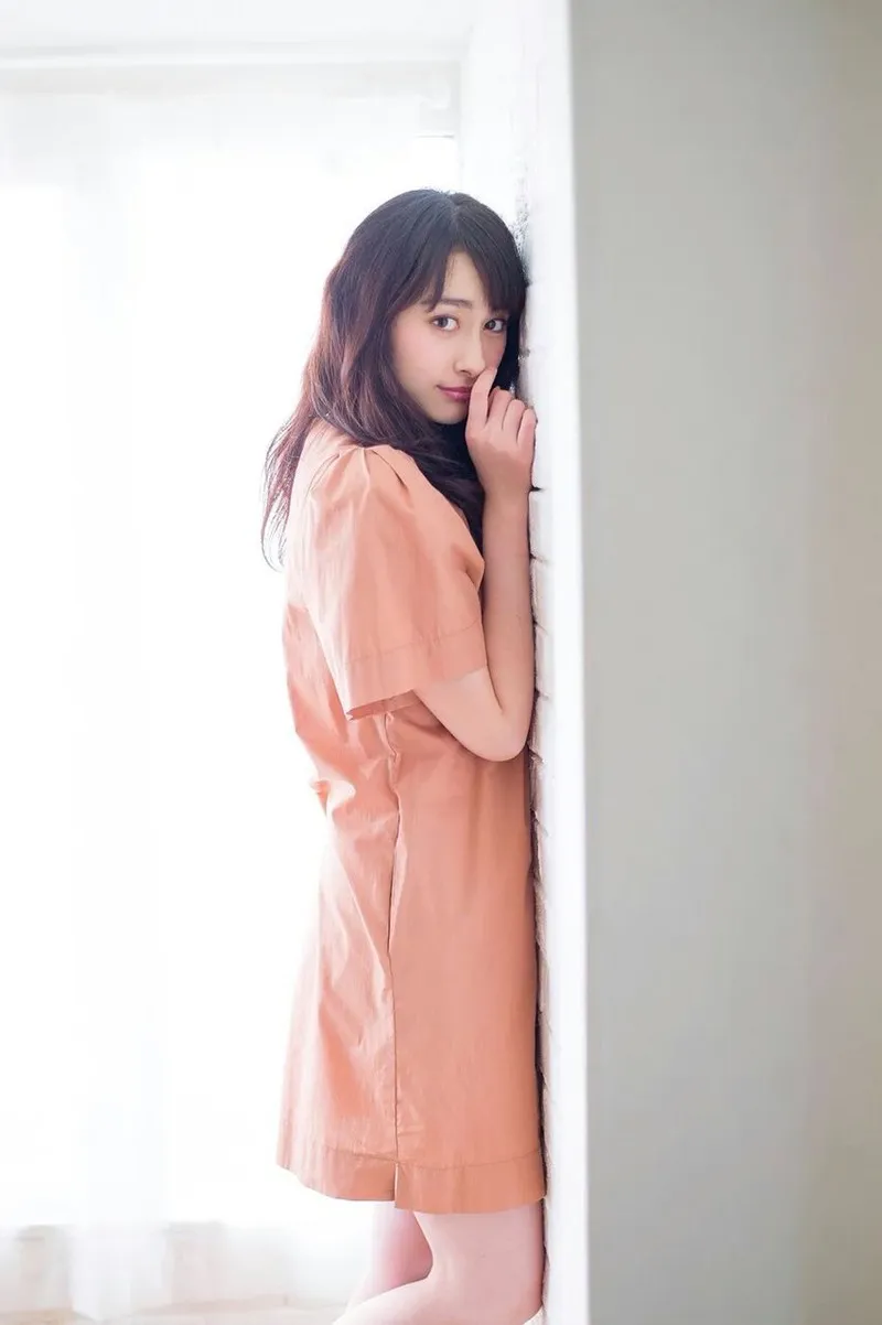 早見あかり　グラビアと谷間画像　22P