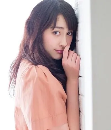 早見あかり　グラビアと谷間画像　22P