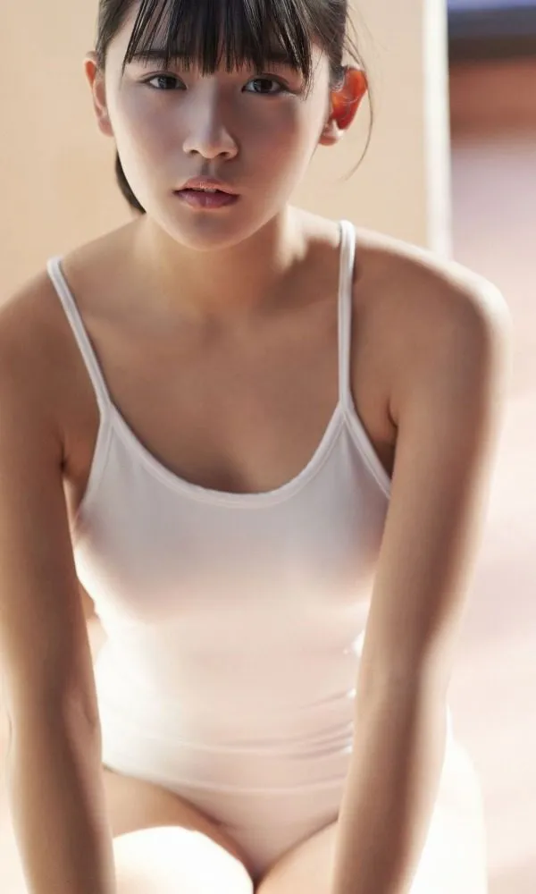 浅川梨奈　グラビア泳装写真　58P③